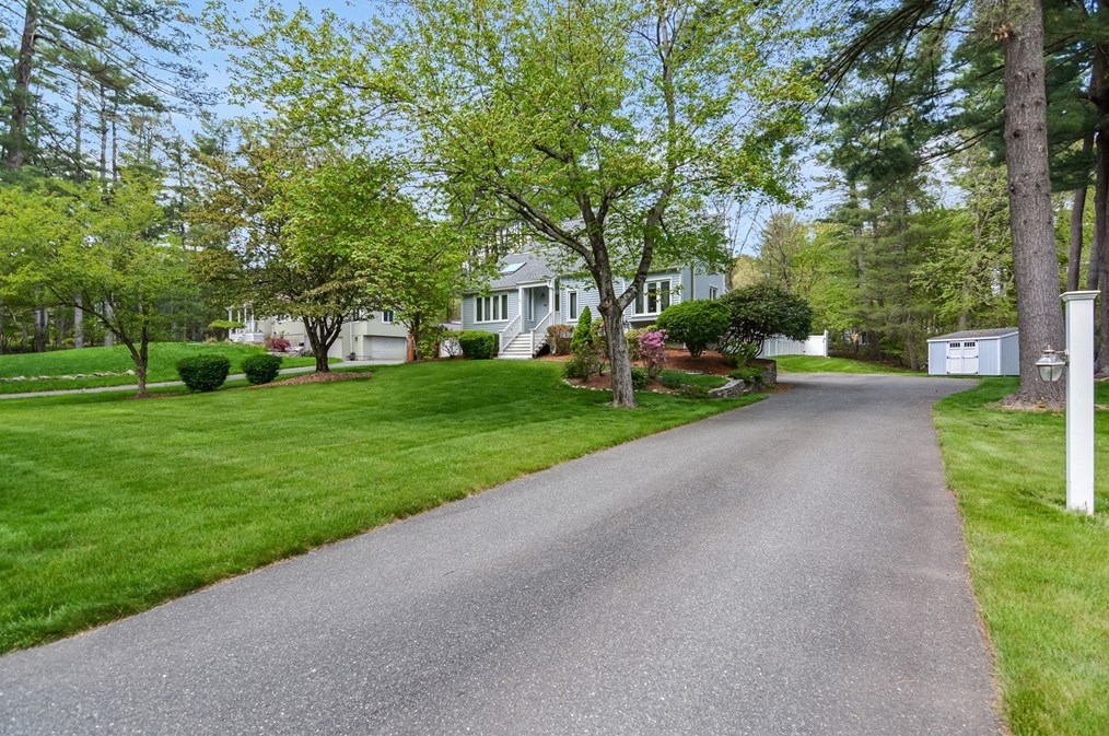 55 Briarcliff Ln, Holliston, MA 01746
