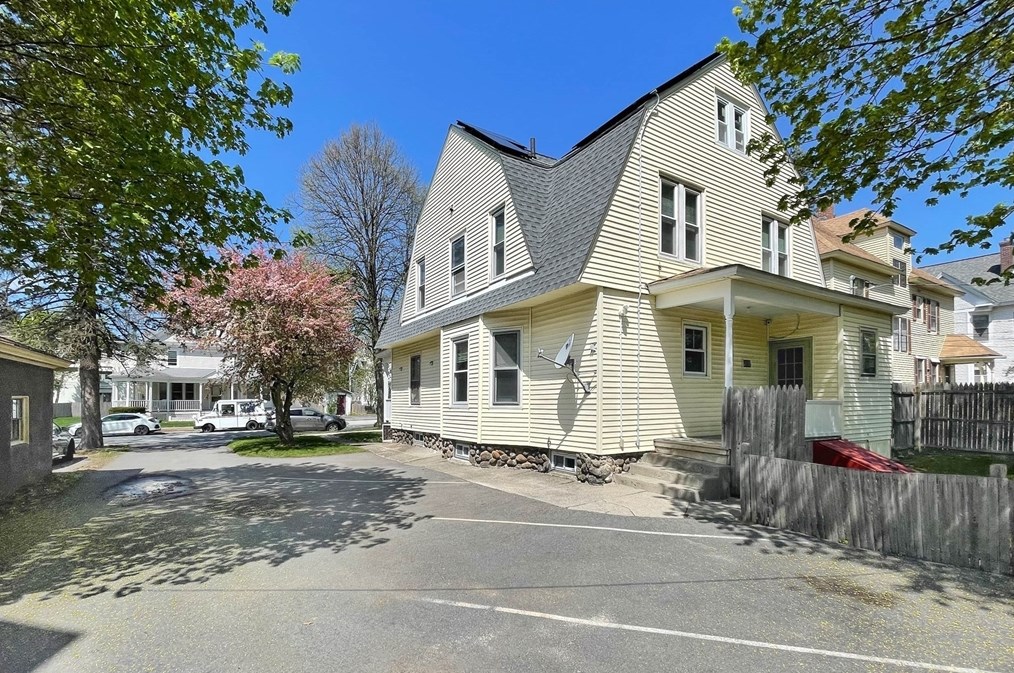 4 Hackfeld Rd, Worcester, MA 01609