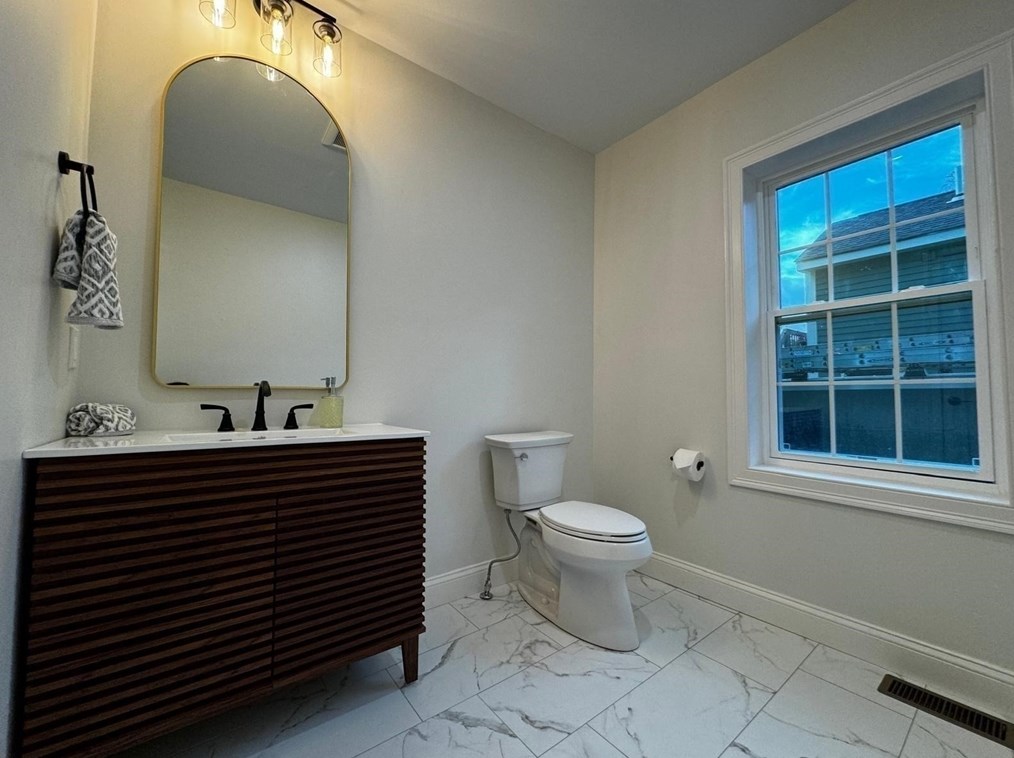 33 Norfolk St, Holliston MA  01746-2006 exterior