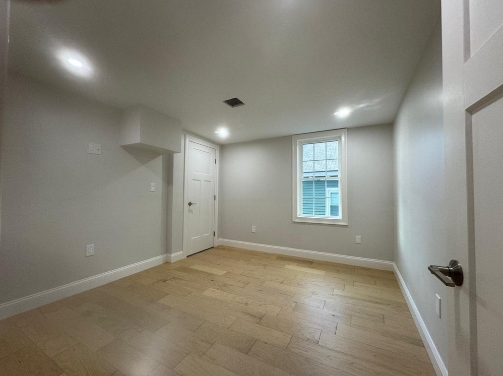 33 Norfolk St, Holliston MA  01746-2006 exterior