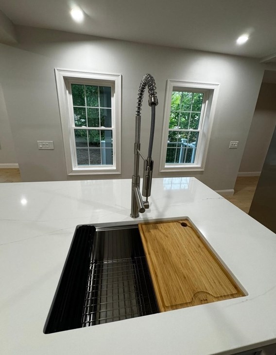 33 Norfolk St, Holliston MA  01746-2006 exterior