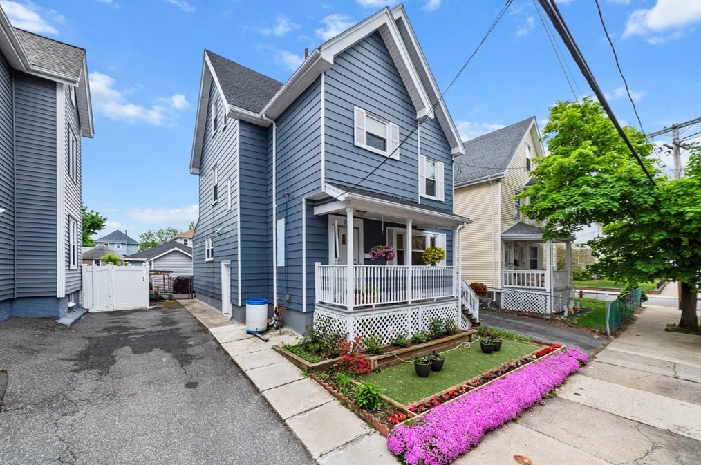 29 Lowell St, Malden, MA 02148-7749