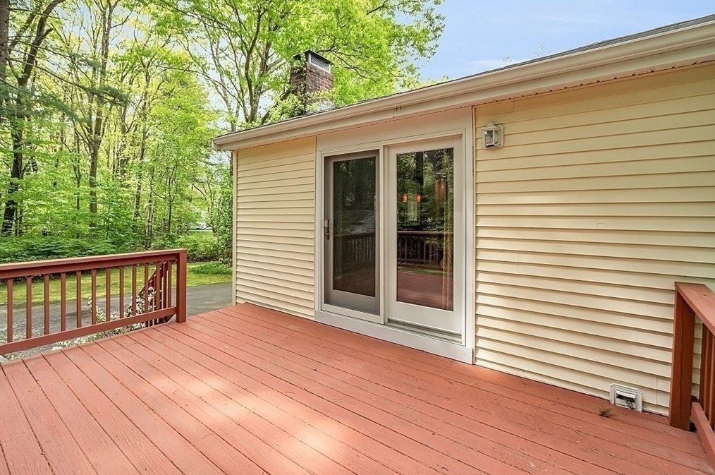 8 Joval Ct, Franklin MA 02038-2704 exterior