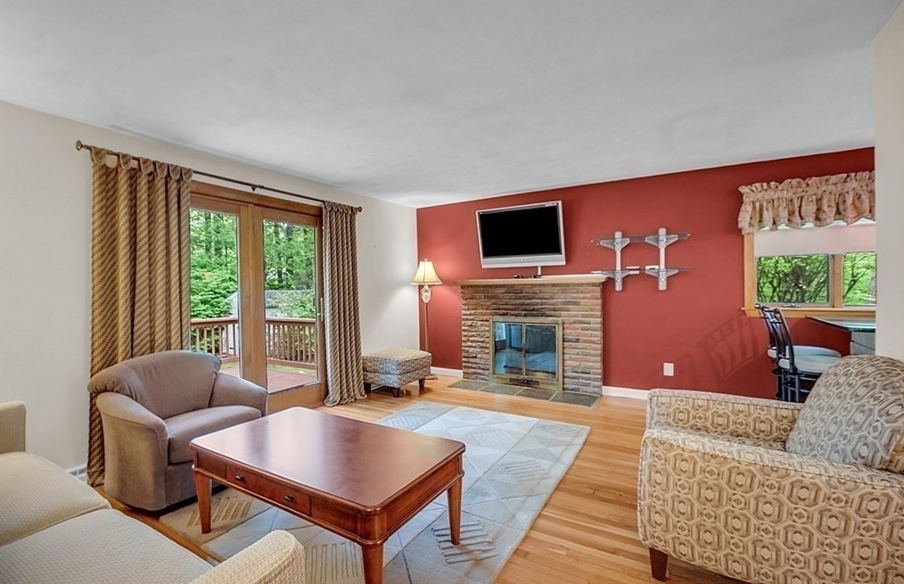 8 Joval Ct, Franklin MA 02038-2704 exterior