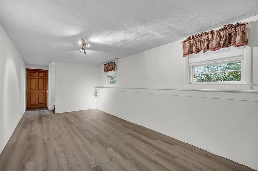 8 Joval Ct, Franklin MA 02038-2704 exterior