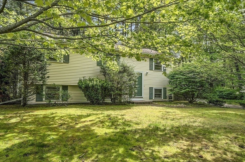 8 Joval Ct, Franklin MA 02038-2704 exterior
