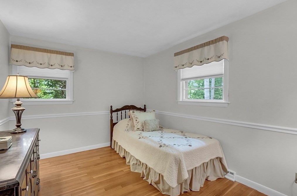 8 Joval Ct, Franklin MA 02038-2704 exterior