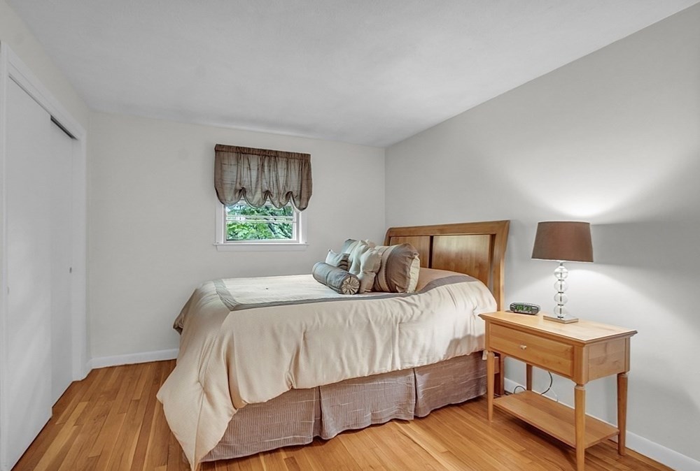 8 Joval Ct, Franklin MA 02038-2704 exterior