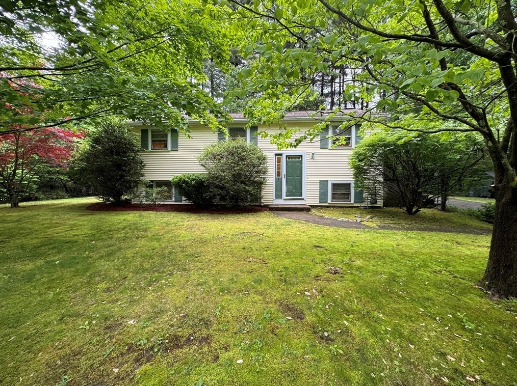 8 Joval Ct, Franklin MA 02038-2704 exterior