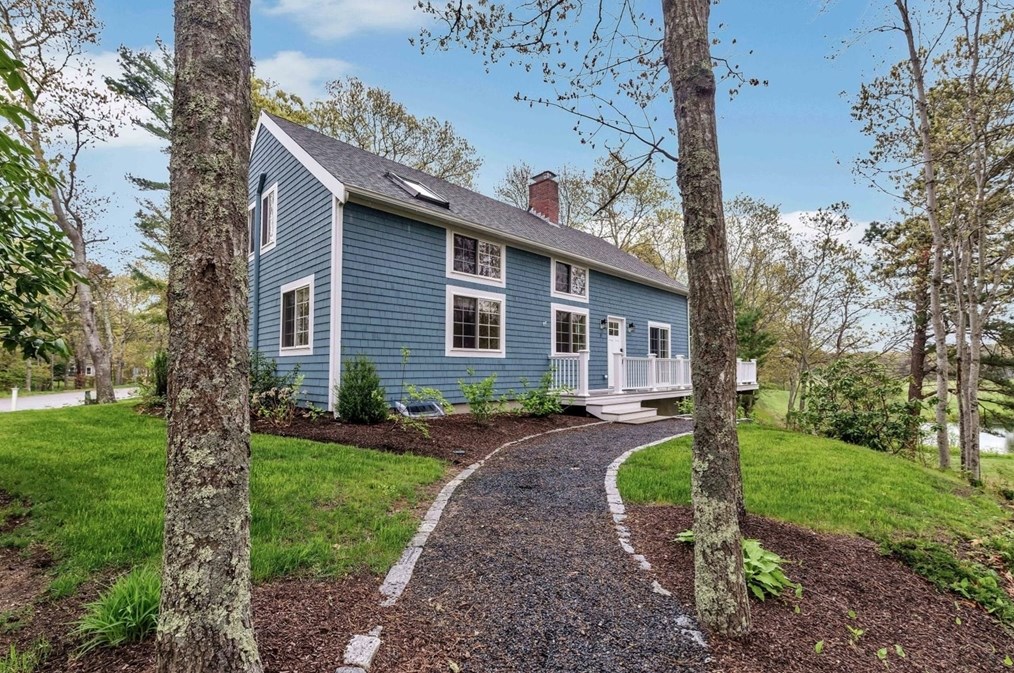 15 Greensward Rd, Mashpee, MA exterior