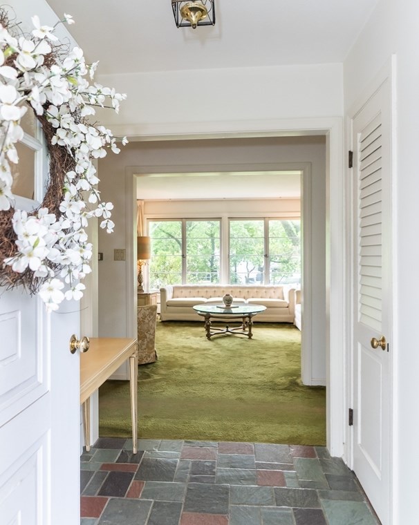 35 Squire Ln, Springfield, MA 01118