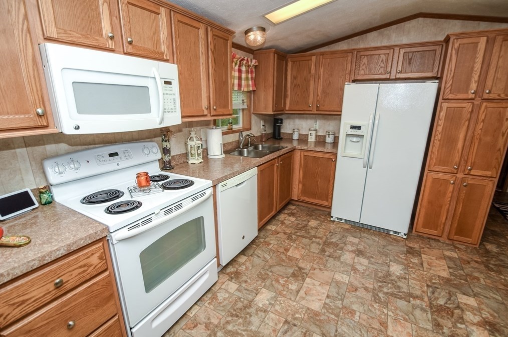 38 Patriot Cir, Plymouth MA 02360-2106 exterior