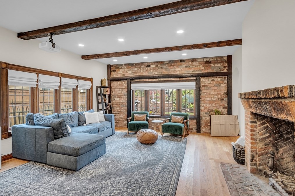 27 Kimball Ave, Ipswich MA 01938-1206 exterior