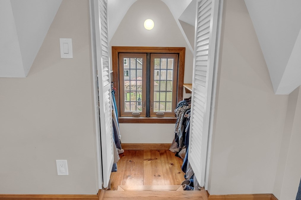 27 Kimball Ave, Ipswich MA 01938-1206 exterior