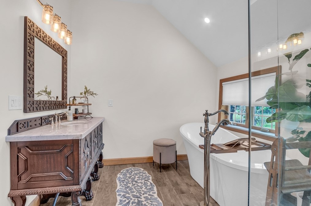 27 Kimball Ave, Ipswich MA 01938-1206 exterior