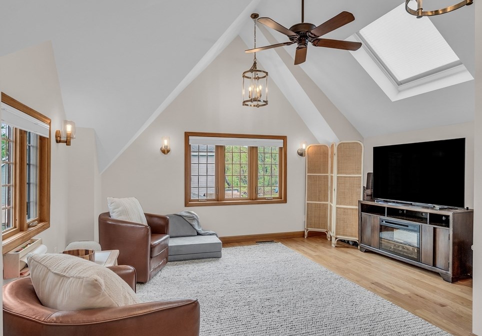 27 Kimball Ave, Ipswich MA 01938-1206 exterior