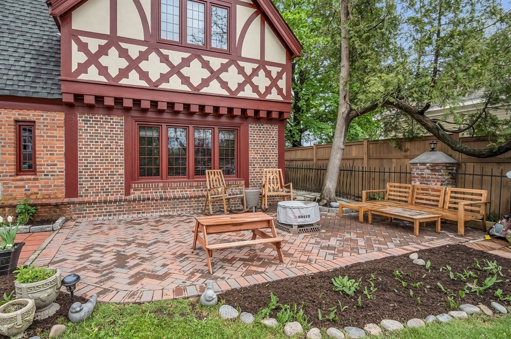 27 Kimball Ave, Ipswich MA 01938-1206 exterior