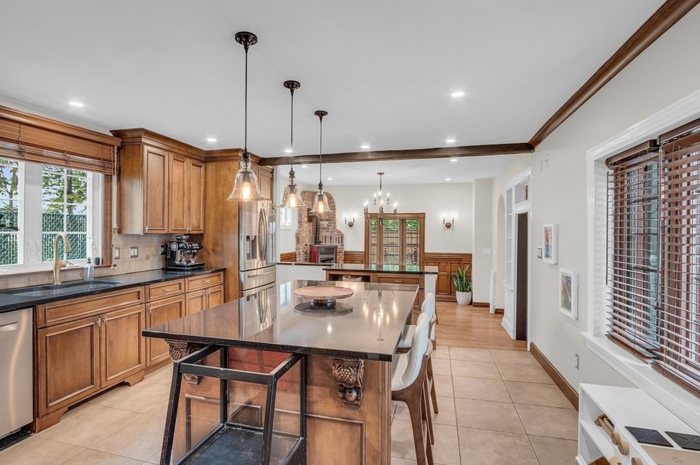 27 Kimball Ave, Ipswich MA 01938-1206 exterior