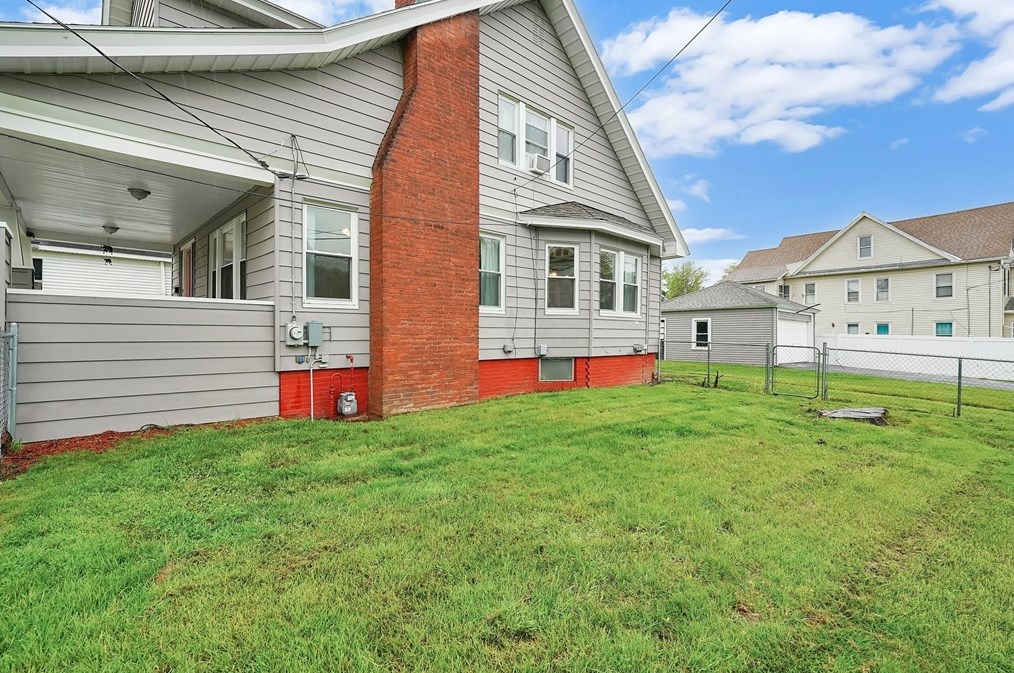 196 Nonotuck Ave, Chicopee MA 01013-2539 exterior