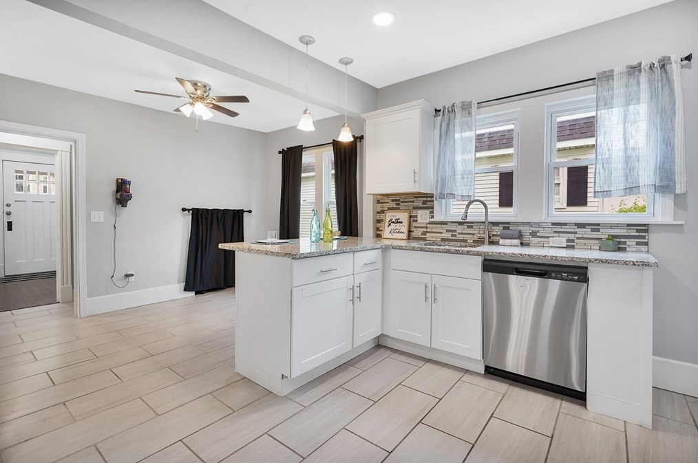 196 Nonotuck Ave, Chicopee MA 01013-2539 exterior