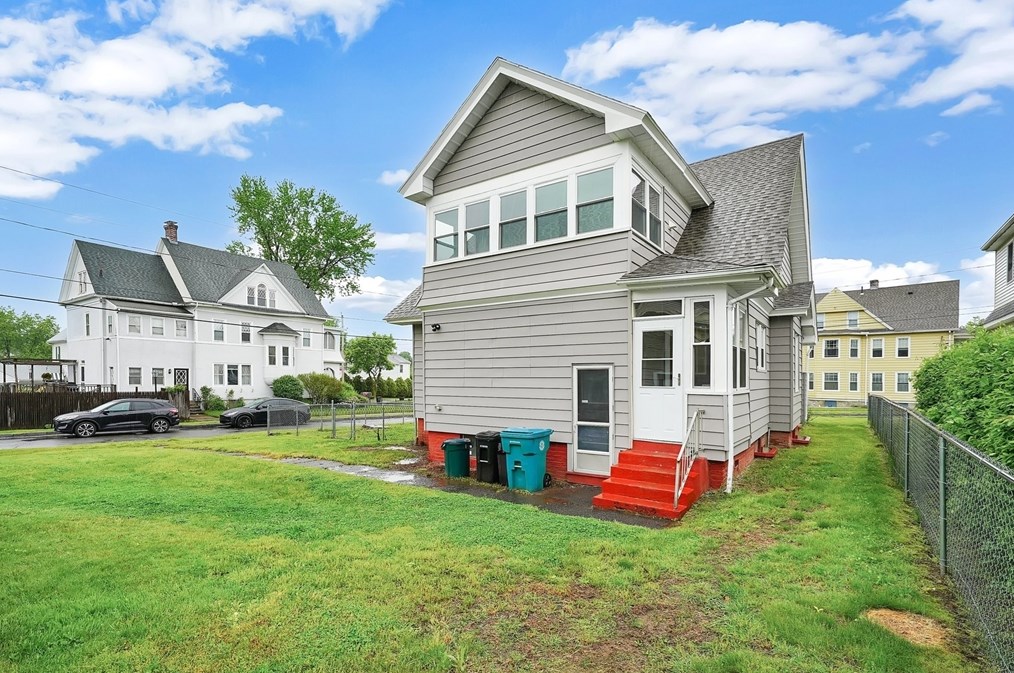 196 Nonotuck Ave, Chicopee MA 01013-2539 exterior