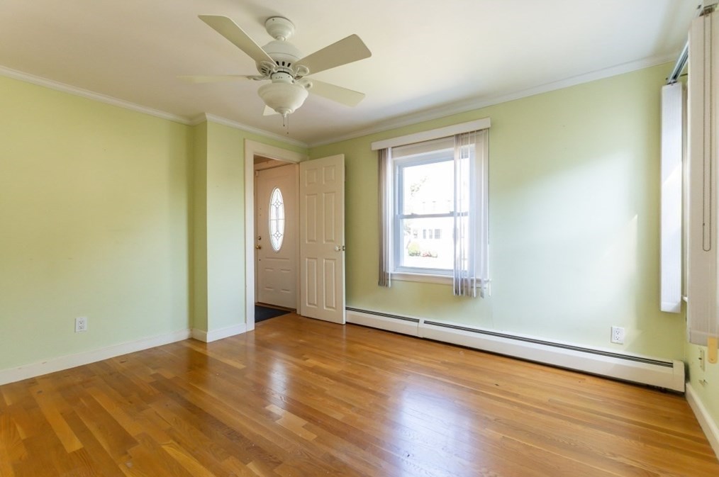 19 Aberdeen Ave, Waltham MA 02453-6885 exterior