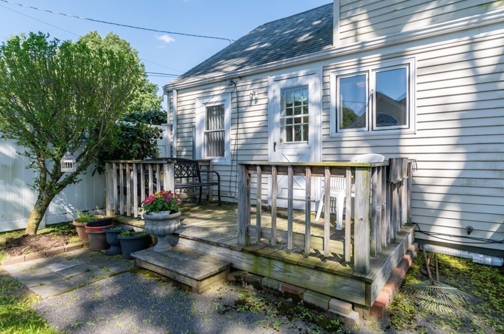 19 Aberdeen Ave, Waltham MA 02453-6885 exterior