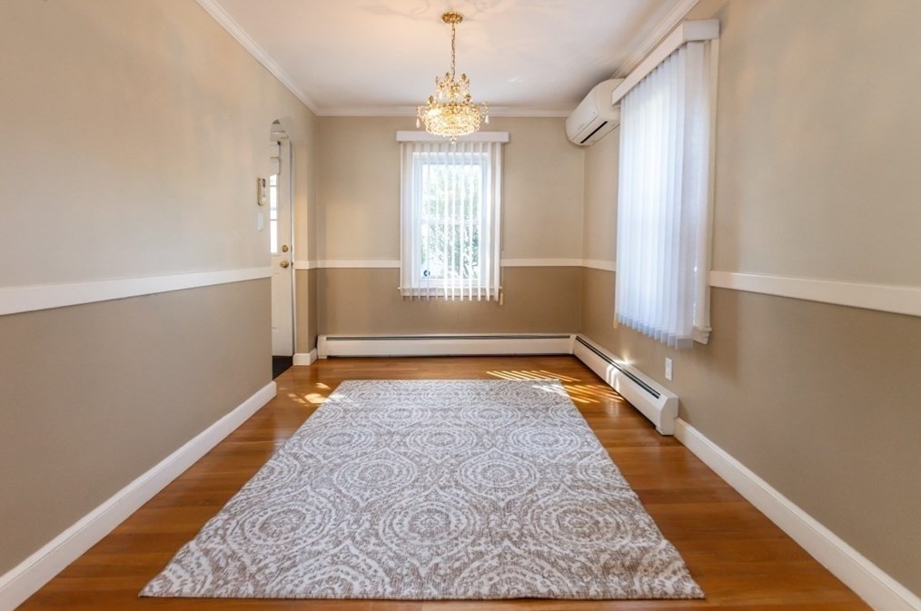 19 Aberdeen Ave, Waltham MA 02453-6885 exterior