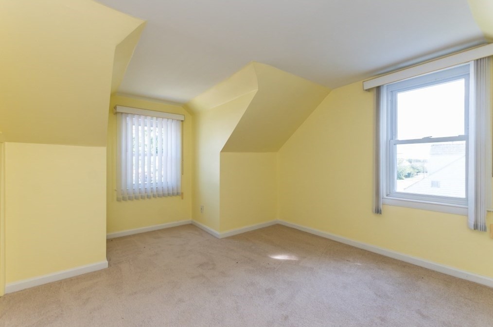 19 Aberdeen Ave, Waltham MA 02453-6885 exterior