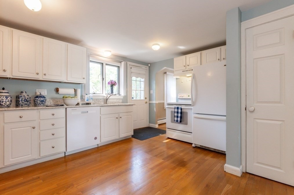 19 Aberdeen Ave, Waltham MA 02453-6885 exterior