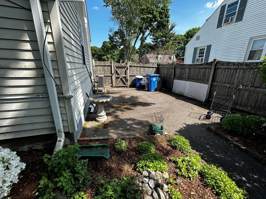 19 Aberdeen Ave, Waltham MA 02453-6885 exterior