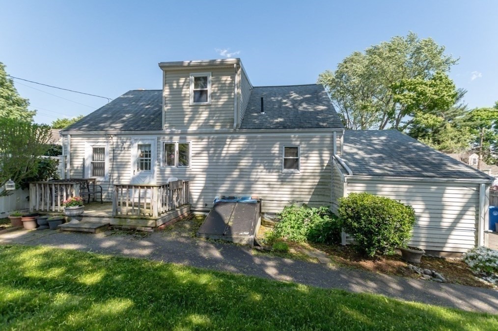 19 Aberdeen Ave, Waltham MA 02453-6885 exterior