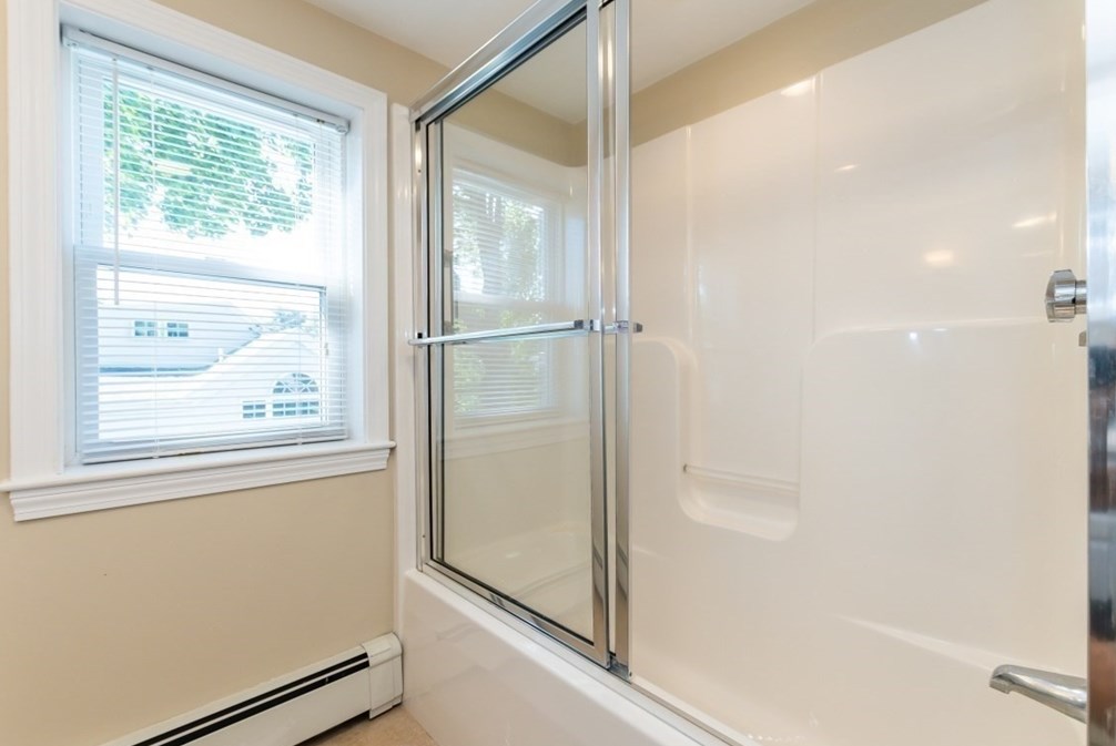 19 Aberdeen Ave, Waltham MA 02453-6885 exterior