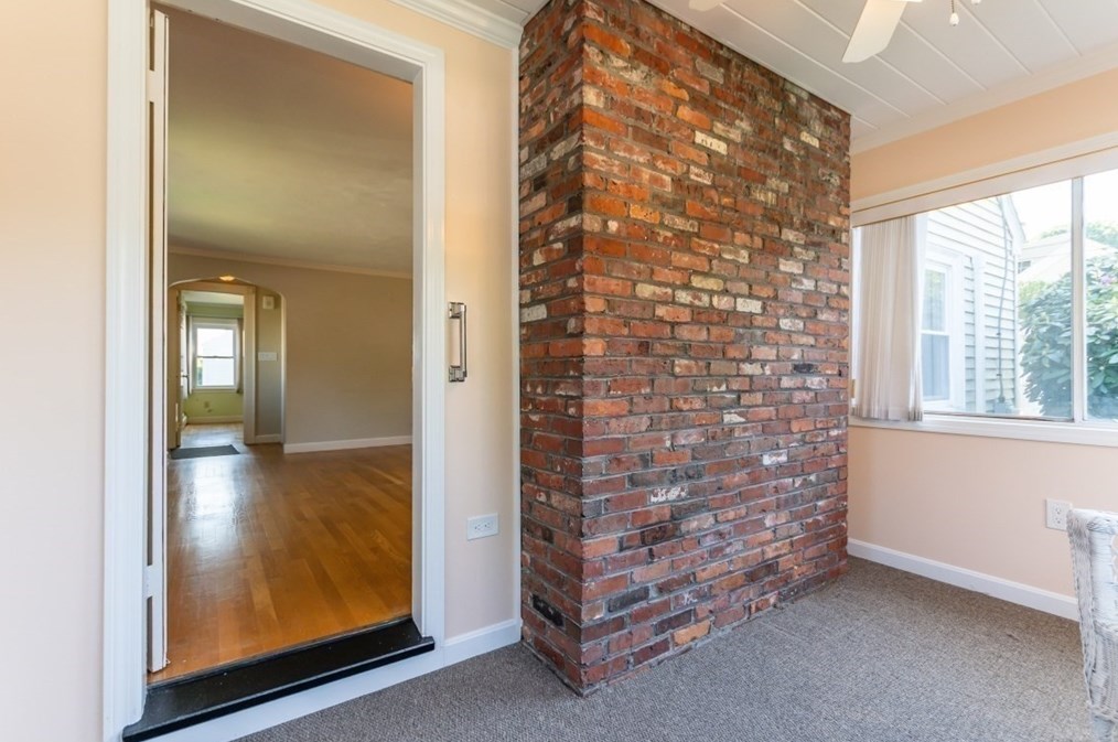 19 Aberdeen Ave, Waltham MA 02453-6885 exterior