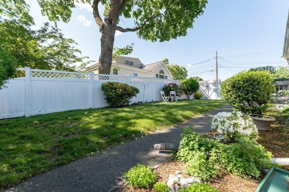 19 Aberdeen Ave, Waltham MA 02453-6885 exterior