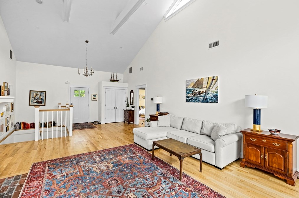 4 Cushing St, Hingham MA  02043-3626 exterior