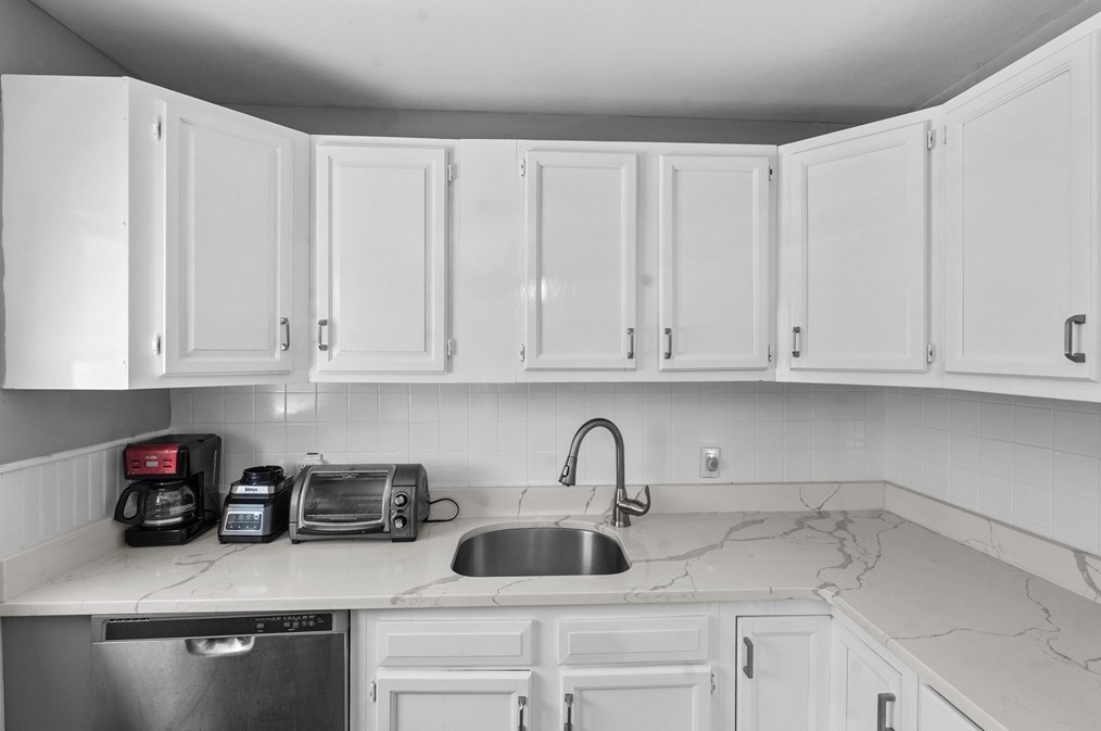 74 Briggs St, Taunton MA 02780-4806 exterior