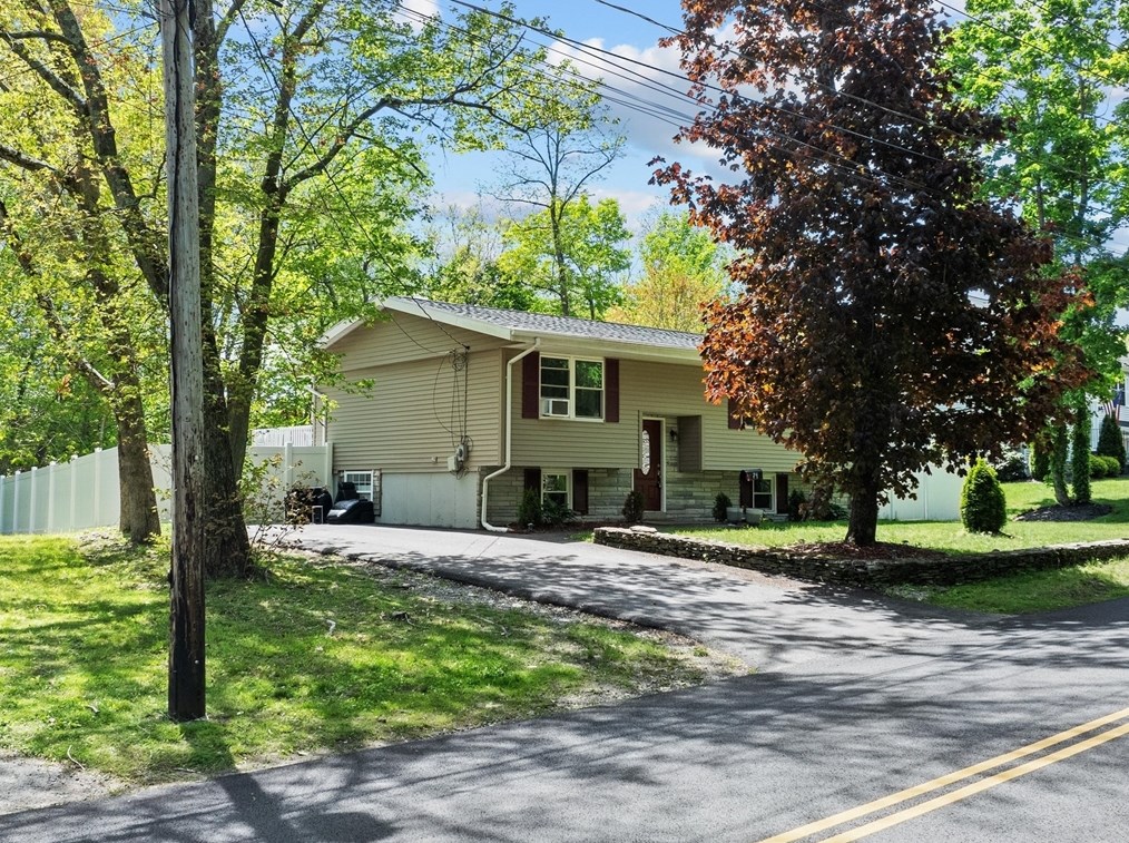 74 Briggs St, Taunton MA 02780-4806 exterior