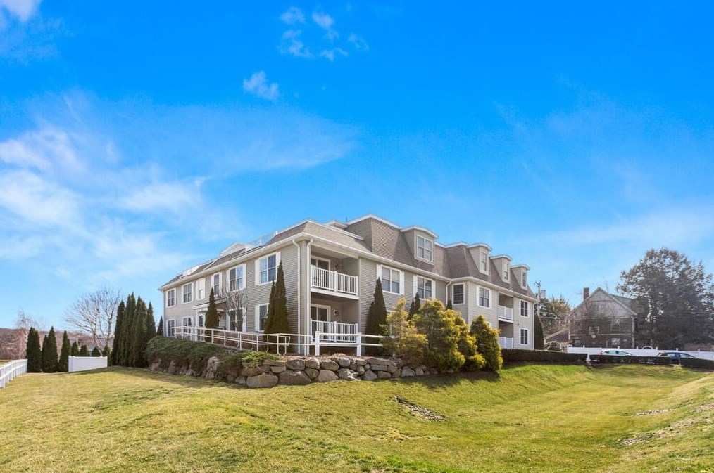 3 Pirmi Ln, Gloucester, MA 01930 exterior