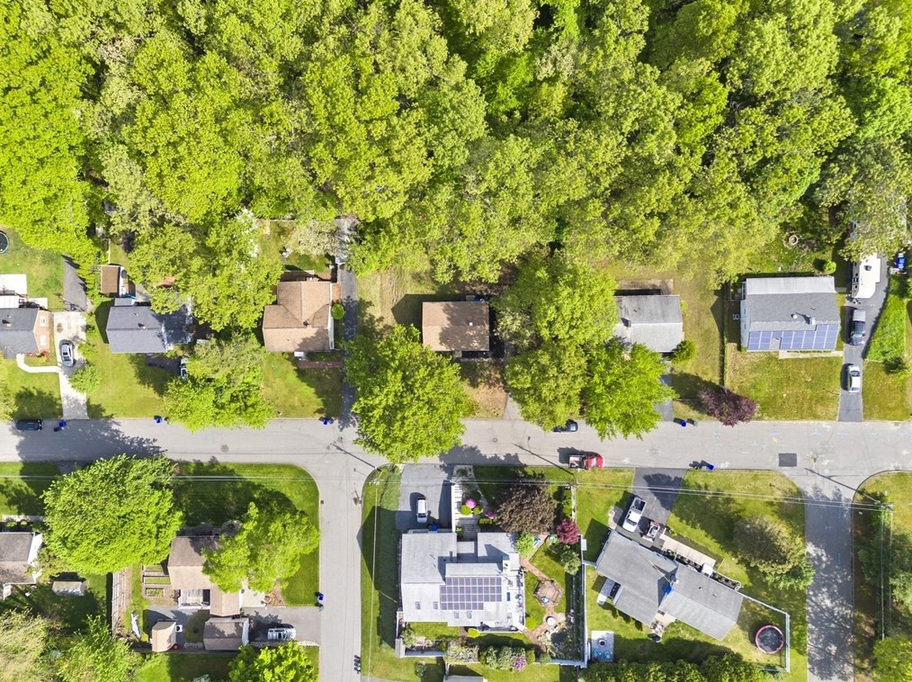 68 Crestmont St, Springfield MA  01108-3314 exterior