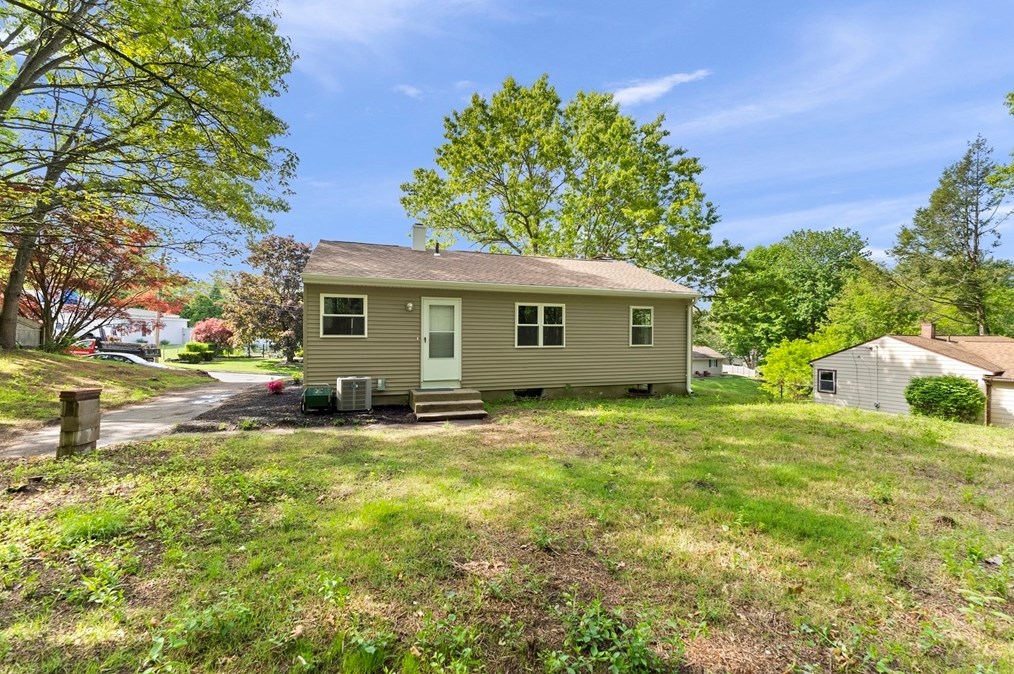 68 Crestmont St, Springfield MA  01108-3314 exterior