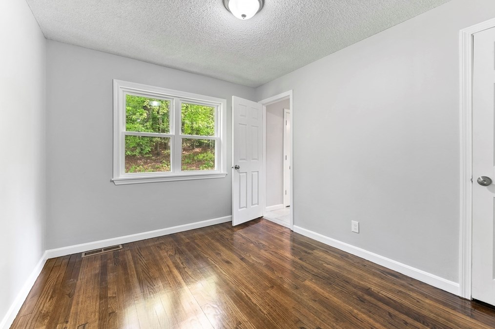 68 Crestmont St, Springfield MA  01108-3314 exterior