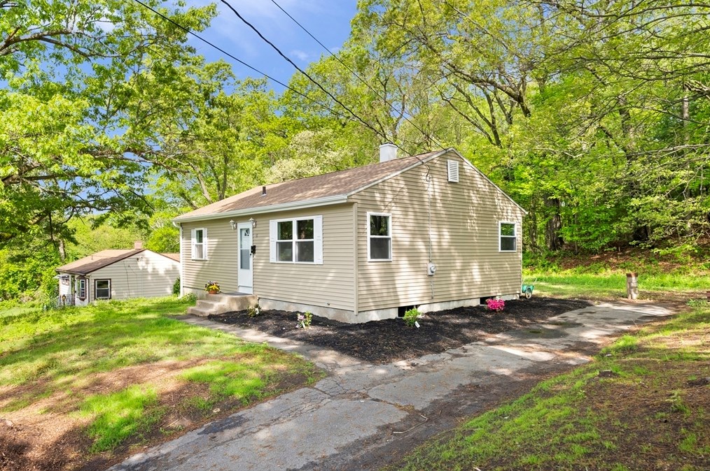 68 Crestmont St, Springfield MA  01108-3314 exterior