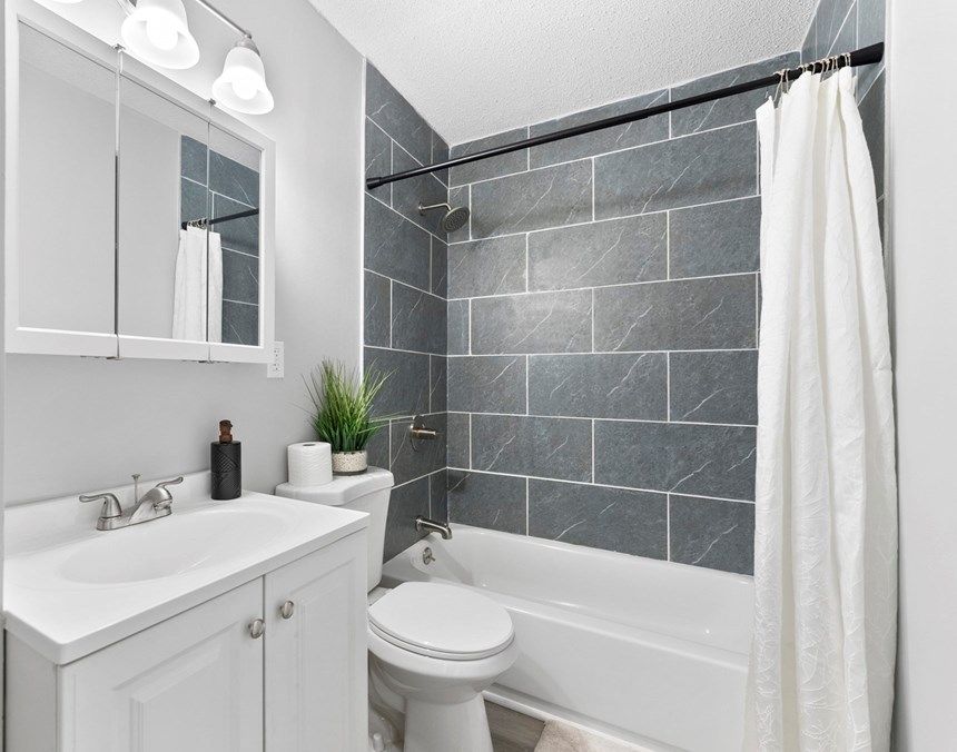 68 Crestmont St, Springfield MA  01108-3314 exterior