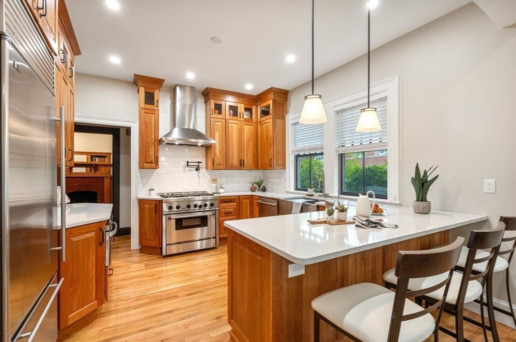 4 Melville Ave, Boston MA 02124-2104 exterior