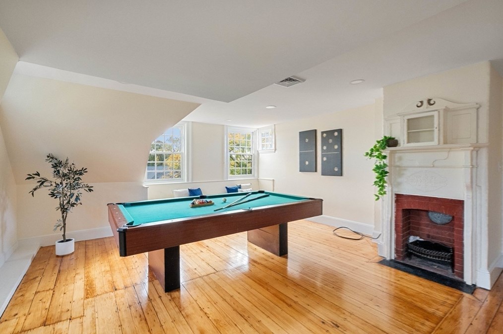 4 Melville Ave, Boston MA 02124-2104 exterior