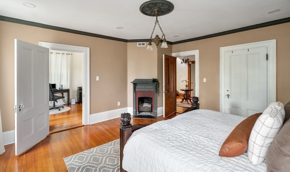 4 Melville Ave, Boston MA 02124-2104 exterior