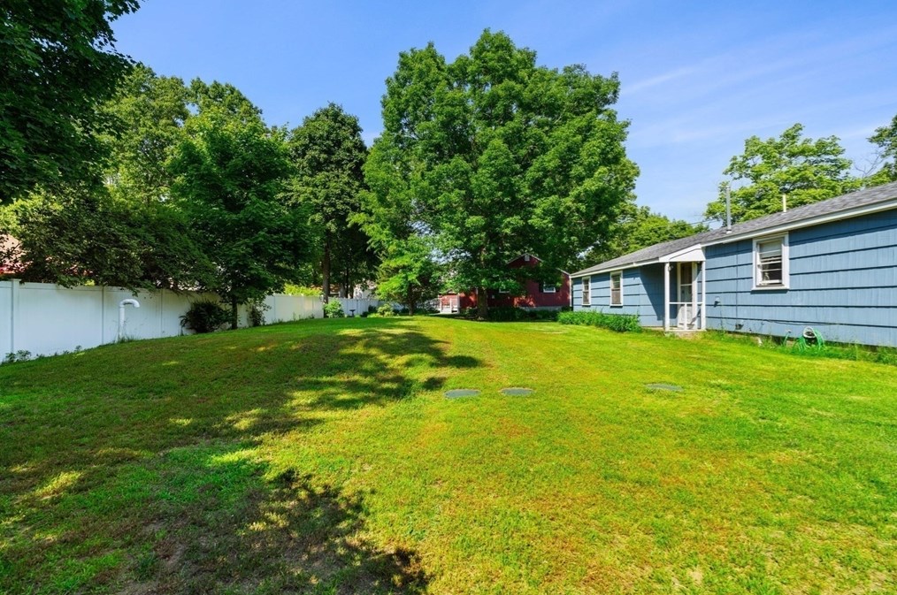 52 Middle Rd, Merrimac MA 01860-2414 exterior