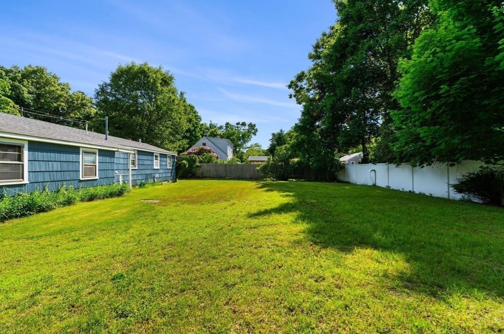 52 Middle Rd, Merrimac MA 01860-2414 exterior