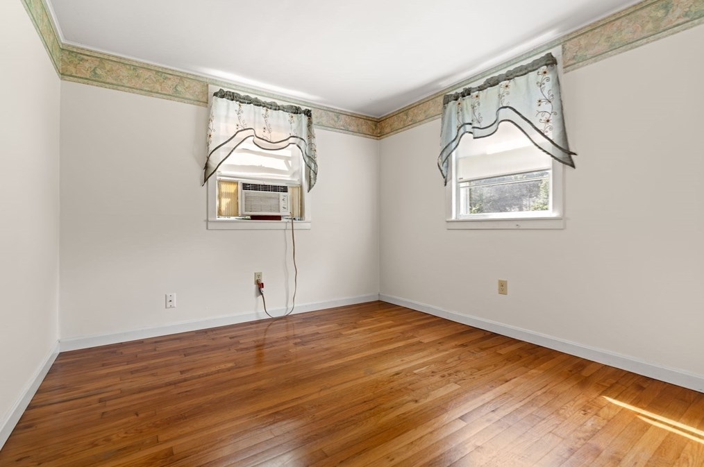 52 Middle Rd, Merrimac MA 01860-2414 exterior